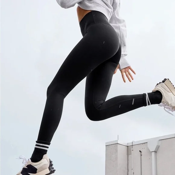 Offline Black High Rise Goals 7/8 Leggings - Picture 2 of 6